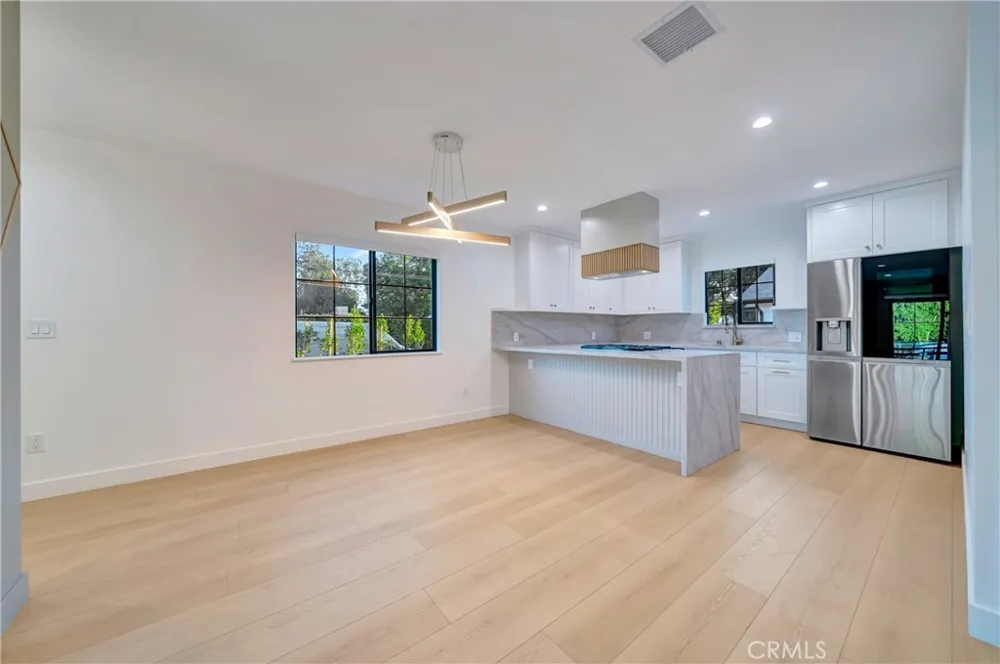 7401 Dempsey Ave Van Nuys, CA 91406