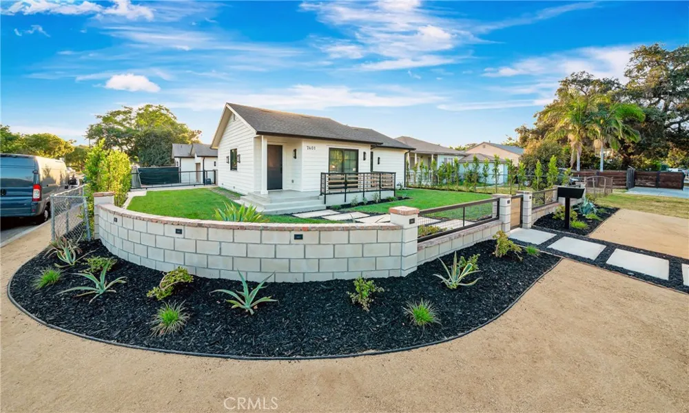 7401 Dempsey Ave Van Nuys, CA 91406