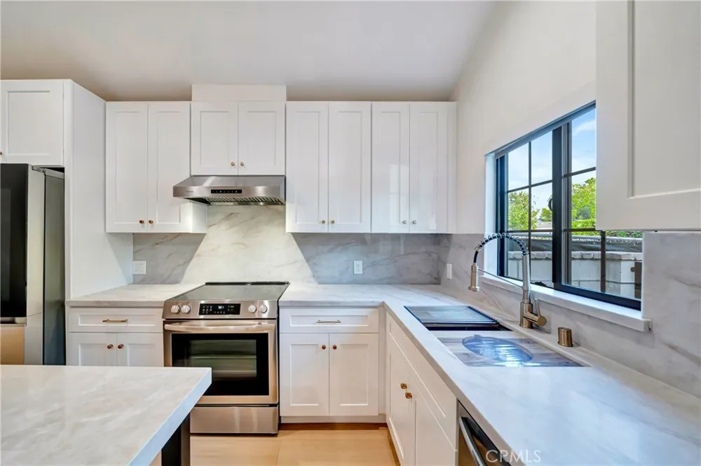 15741 Valerio St Van Nuys, CA 91406