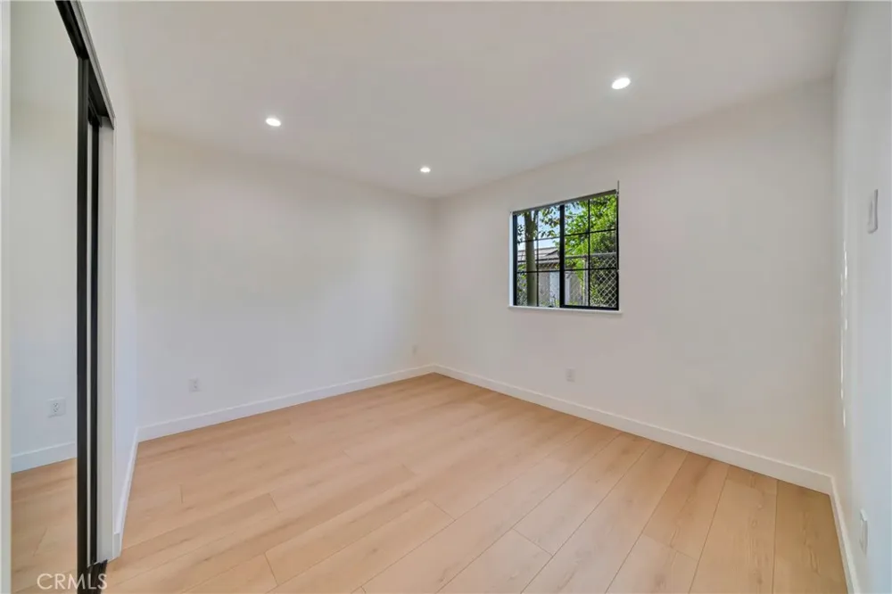 15741 Valerio St Van Nuys, CA 91406