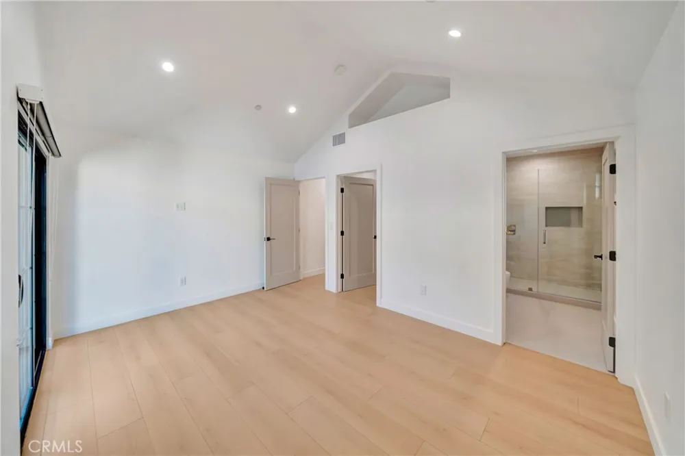 15741 Valerio St Van Nuys, CA 91406