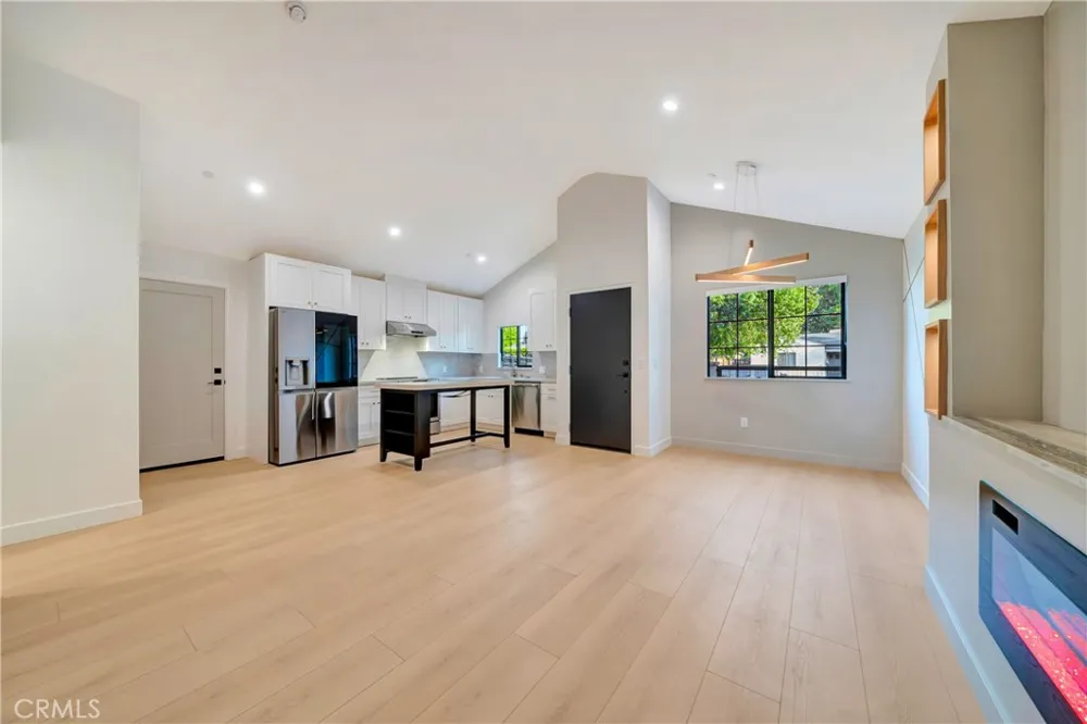15741 Valerio St Van Nuys, CA 91406