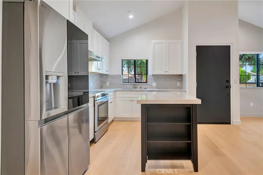 15741 Valerio St Van Nuys, CA 91406