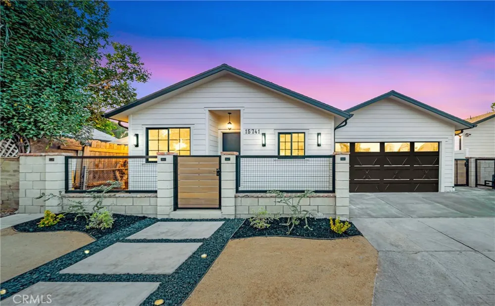 15741 Valerio St Van Nuys, CA 91406