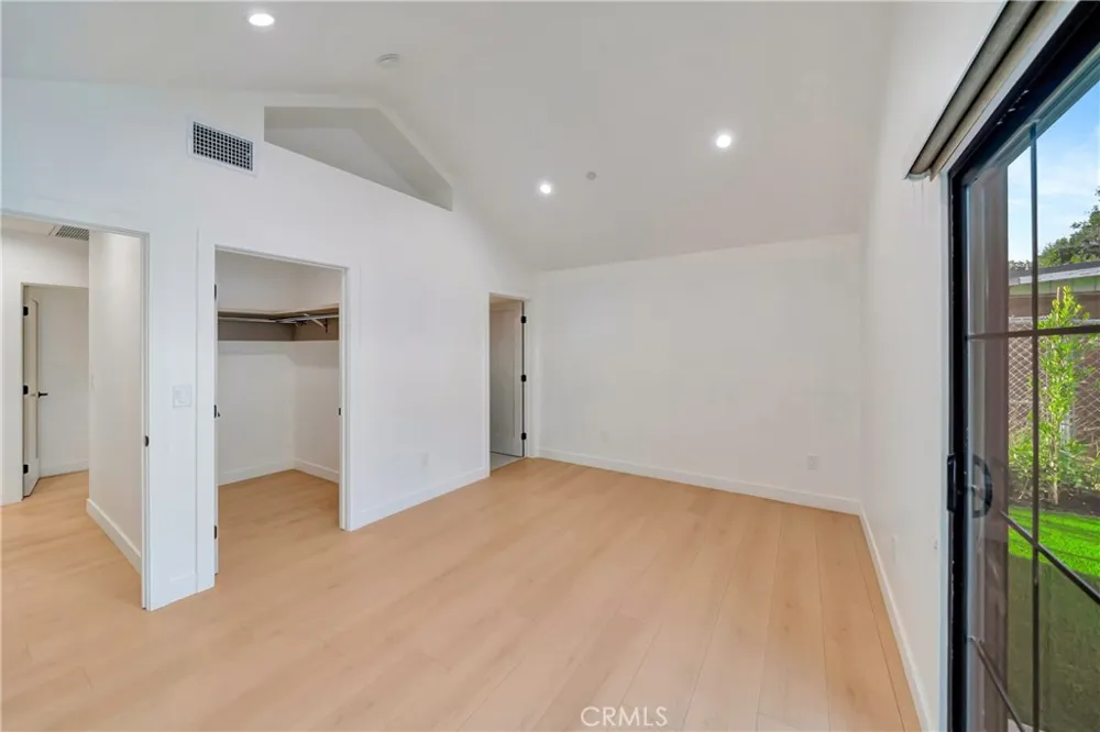 15741 Valerio St Van Nuys, CA 91406