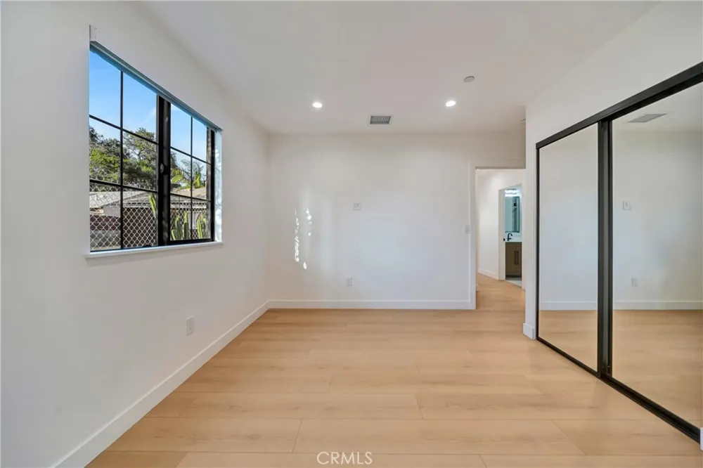 15741 Valerio St Van Nuys, CA 91406