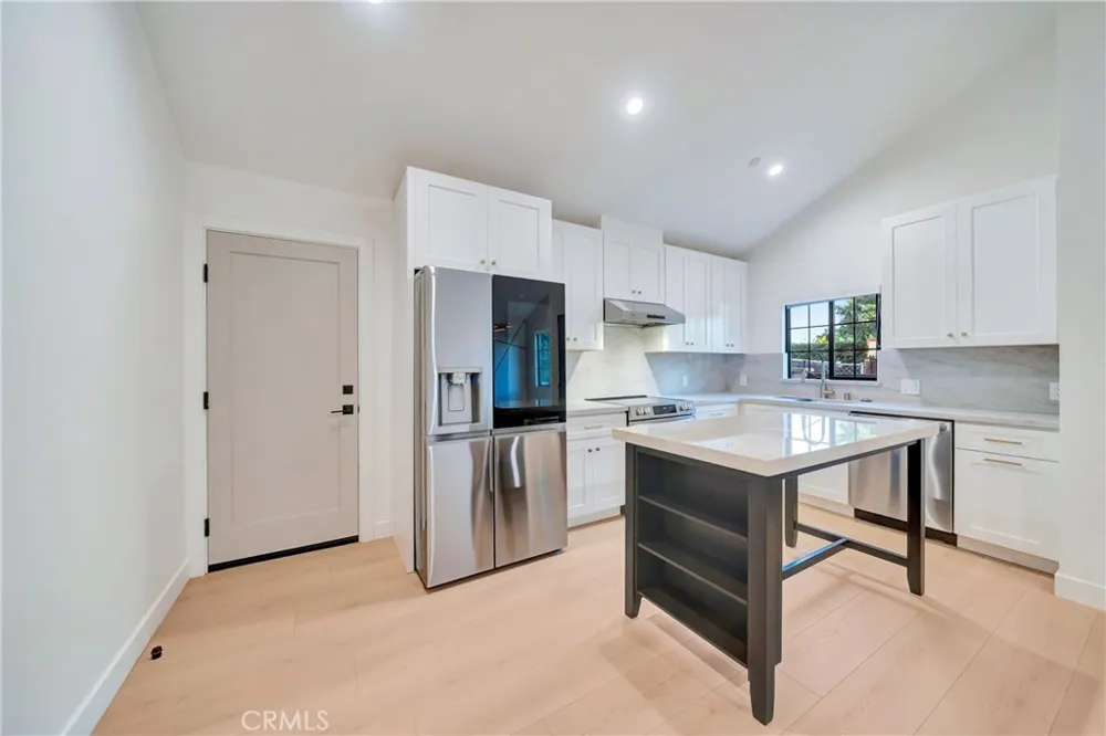 15741 Valerio St Van Nuys, CA 91406