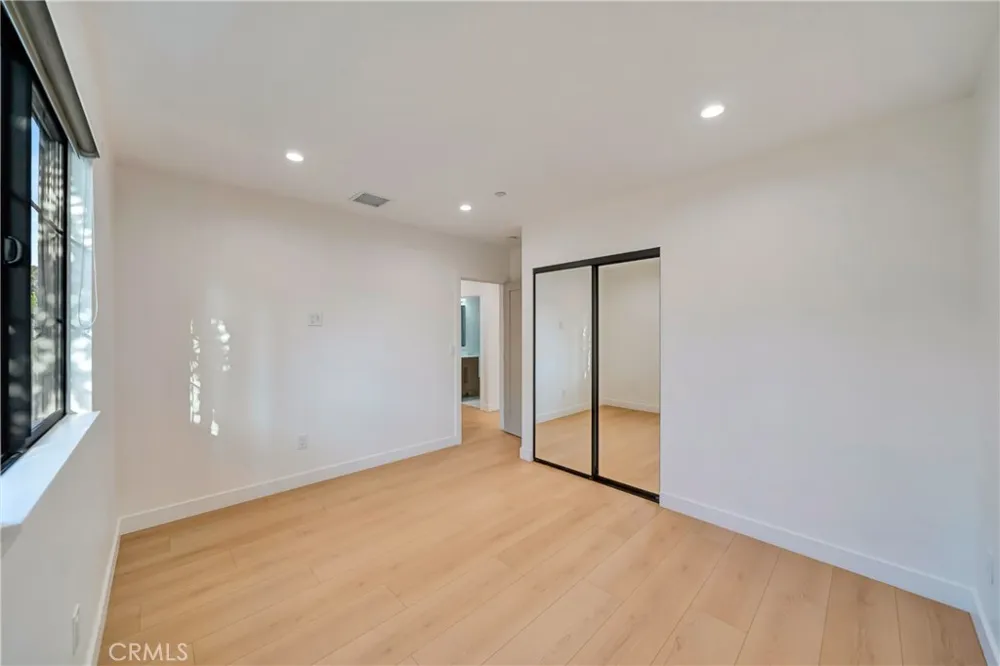 15741 Valerio St Van Nuys, CA 91406