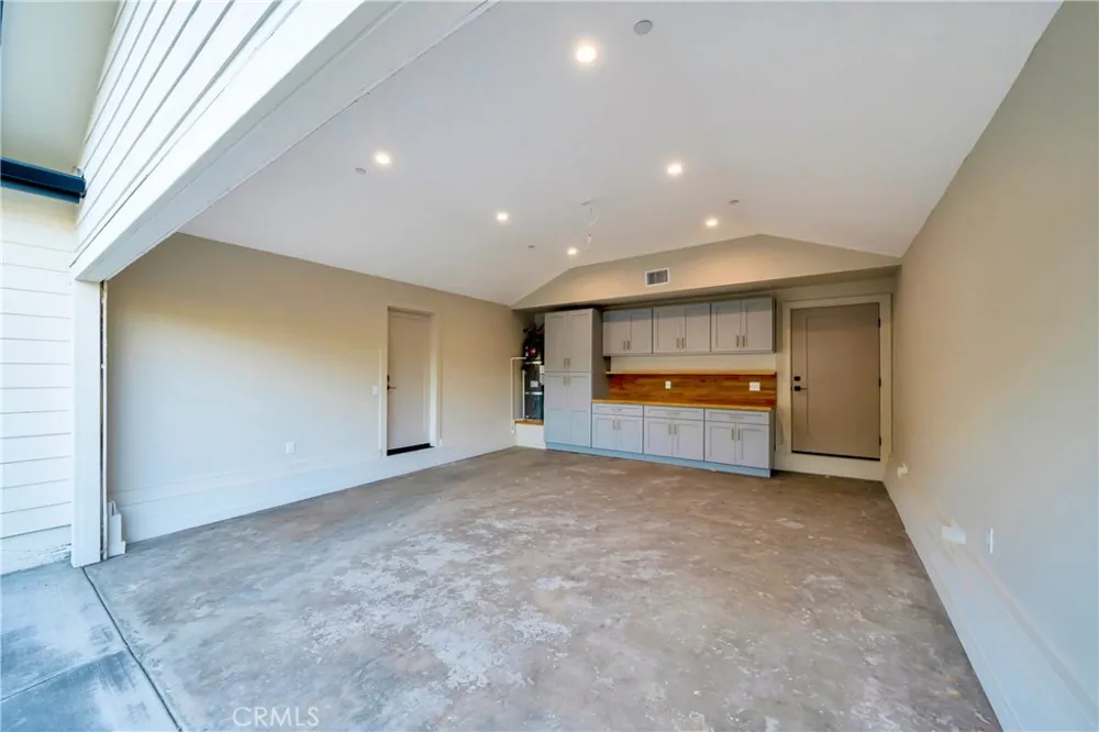 15741 Valerio St Van Nuys, CA 91406