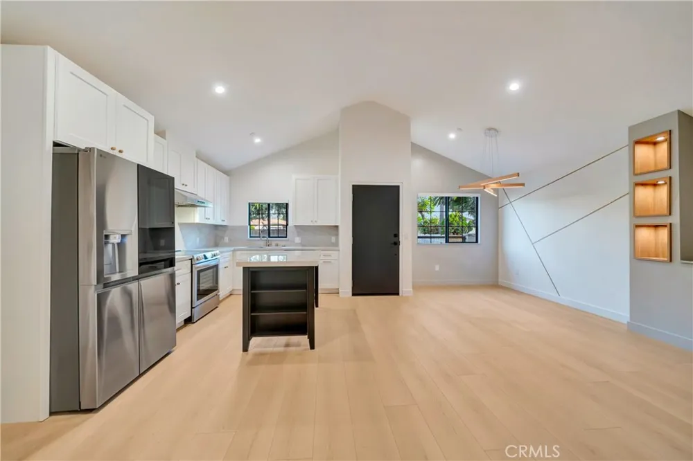 15741 Valerio St Van Nuys, CA 91406