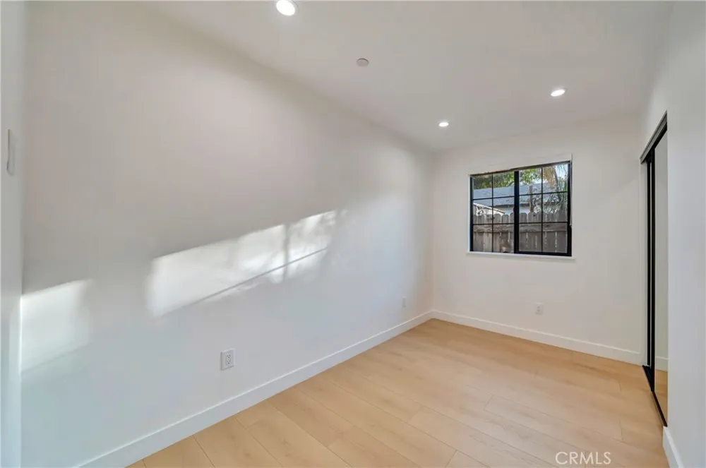 15741 Valerio St Van Nuys, CA 91406