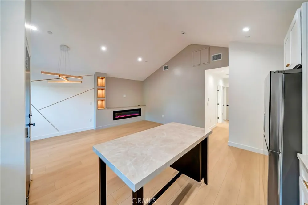 15741 Valerio St Van Nuys, CA 91406