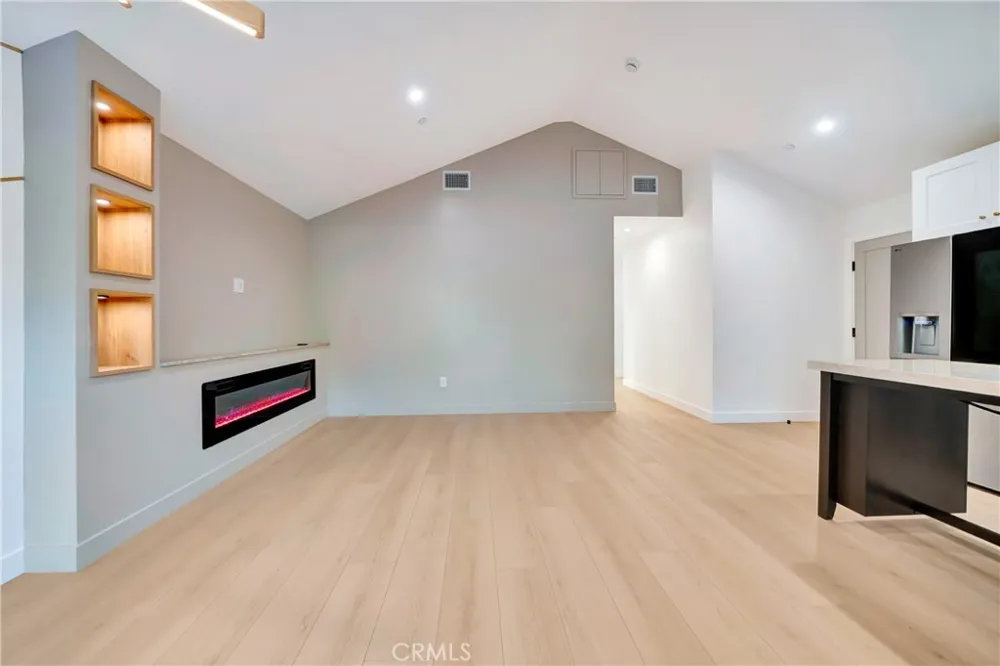 15741 Valerio St Van Nuys, CA 91406