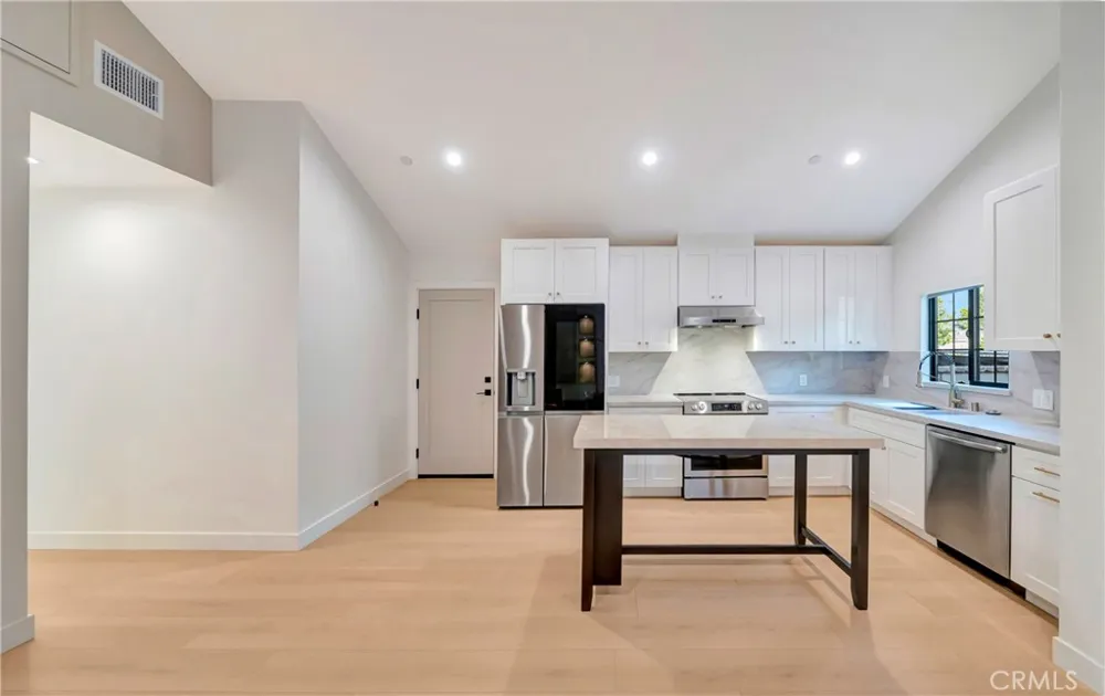 15741 Valerio St Van Nuys, CA 91406