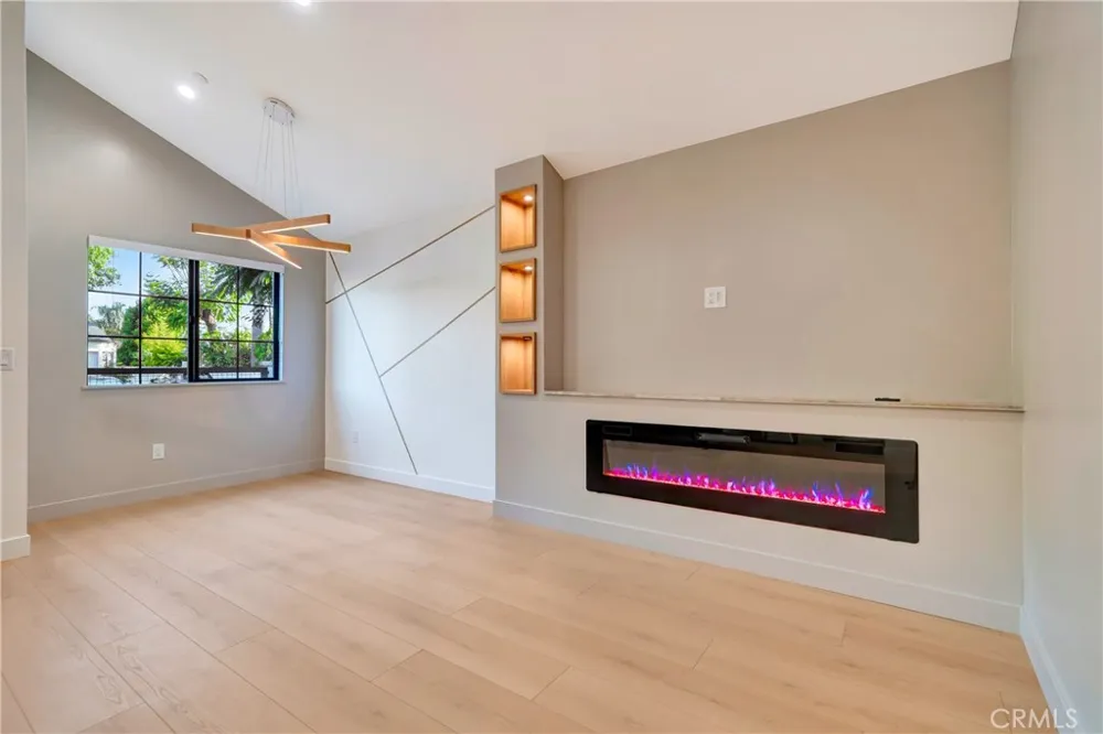 15741 Valerio St Van Nuys, CA 91406