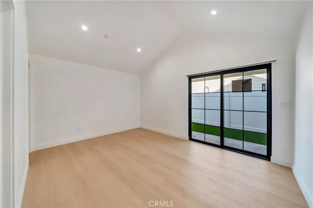 15741 Valerio St Van Nuys, CA 91406