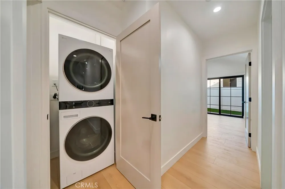 15741 Valerio St Van Nuys, CA 91406