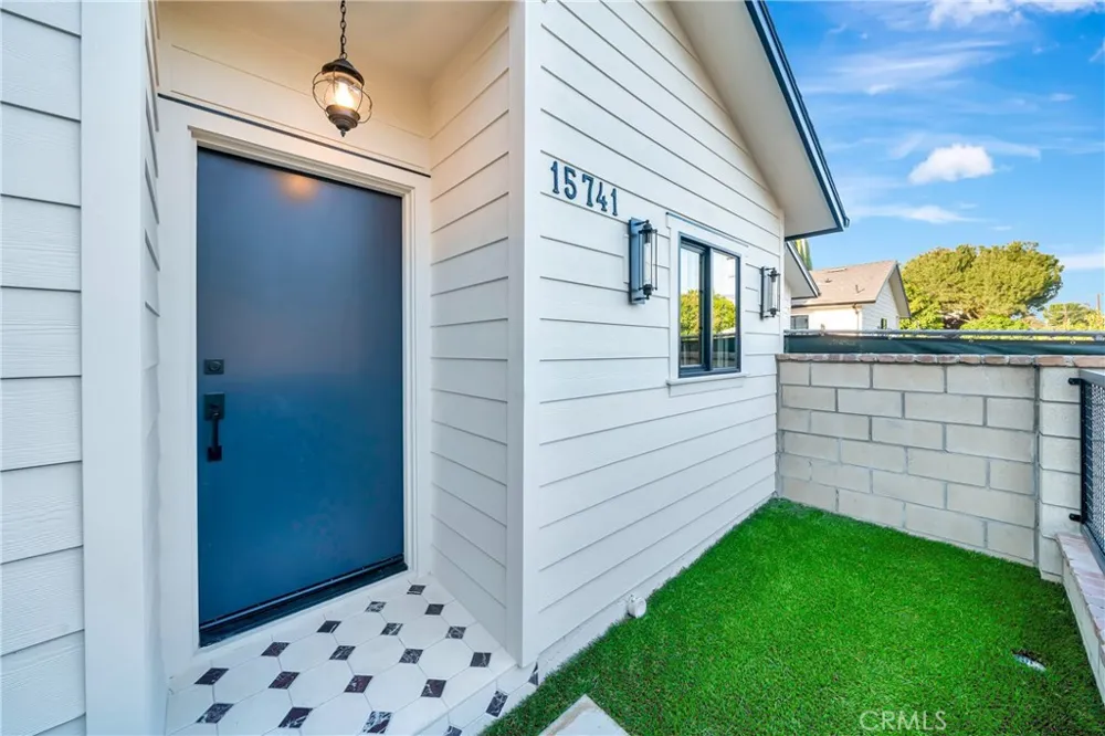 15741 Valerio St Van Nuys, CA 91406