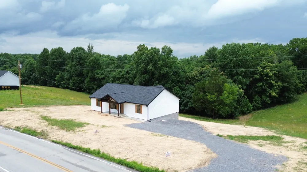 7208 Carthage Rd Pleasant Shade, TN 37145