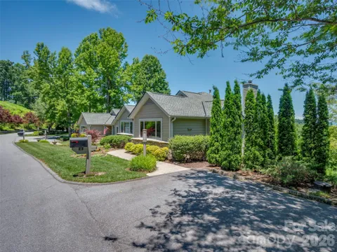 2 Meadow Ridge Lane
