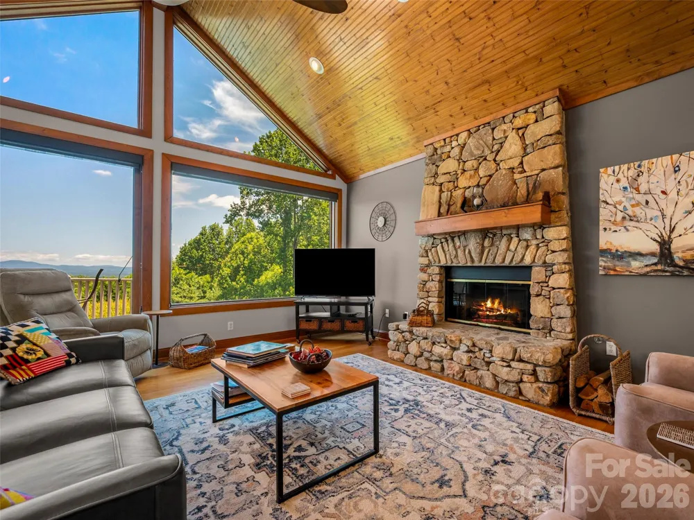 2 Meadow Ridge Lane Hendersonville, NC 28739