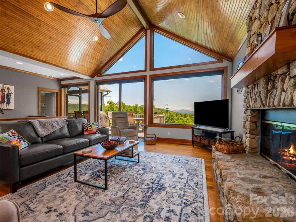 2 Meadow Ridge Lane Hendersonville, NC 28739