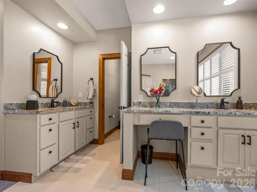 2 Meadow Ridge Lane Hendersonville, NC 28739