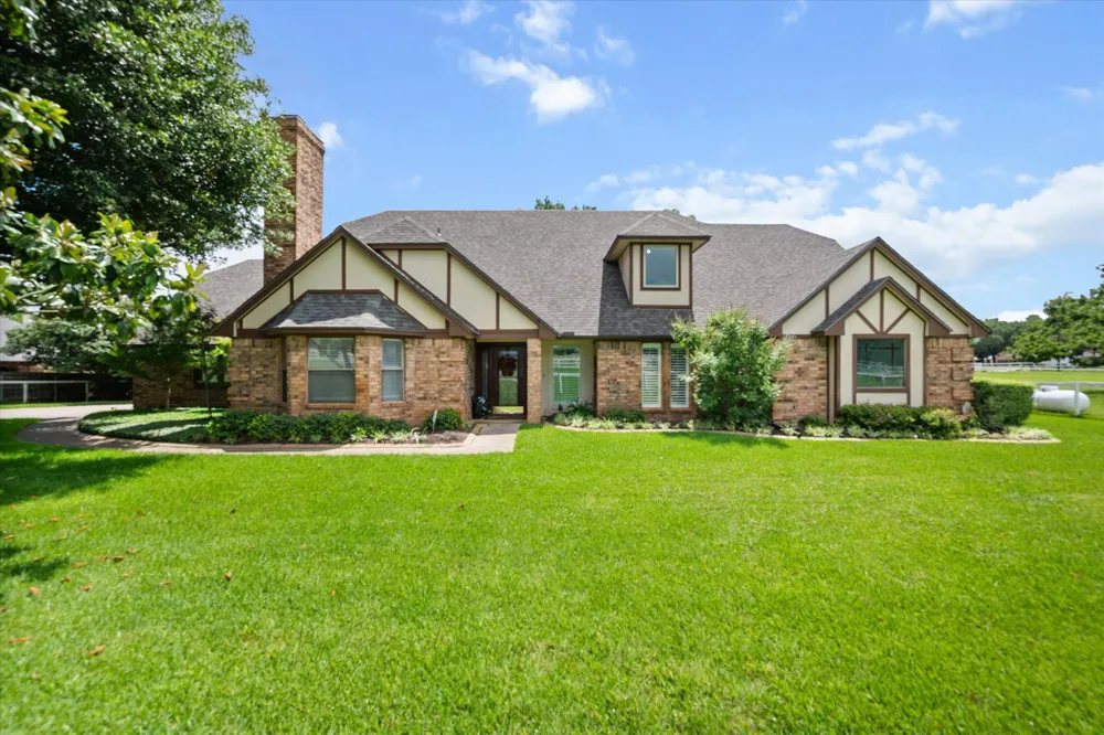 8111 Russell Curry Road Arlington, TX 76001