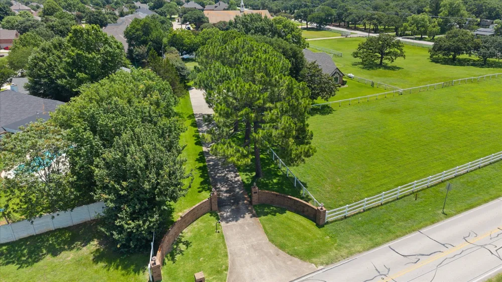 8111 Russell Curry Road Arlington, TX 76001
