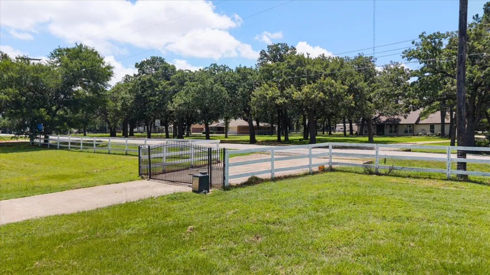 8111 Russell Curry Road Arlington, TX 76001