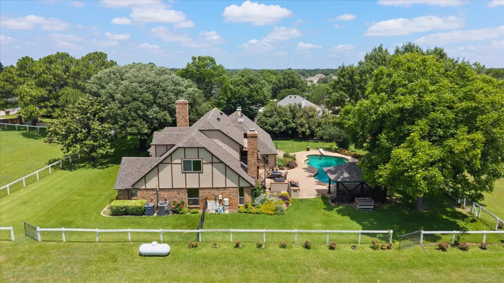 8111 Russell Curry Road Arlington, TX 76001