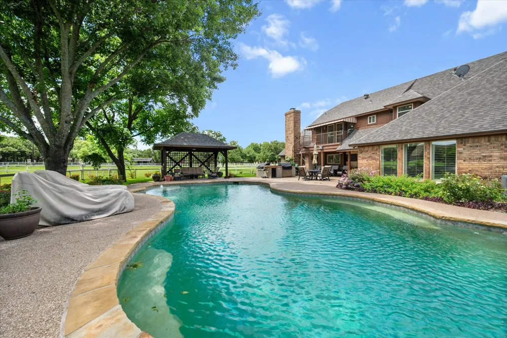 8111 Russell Curry Road Arlington, TX 76001