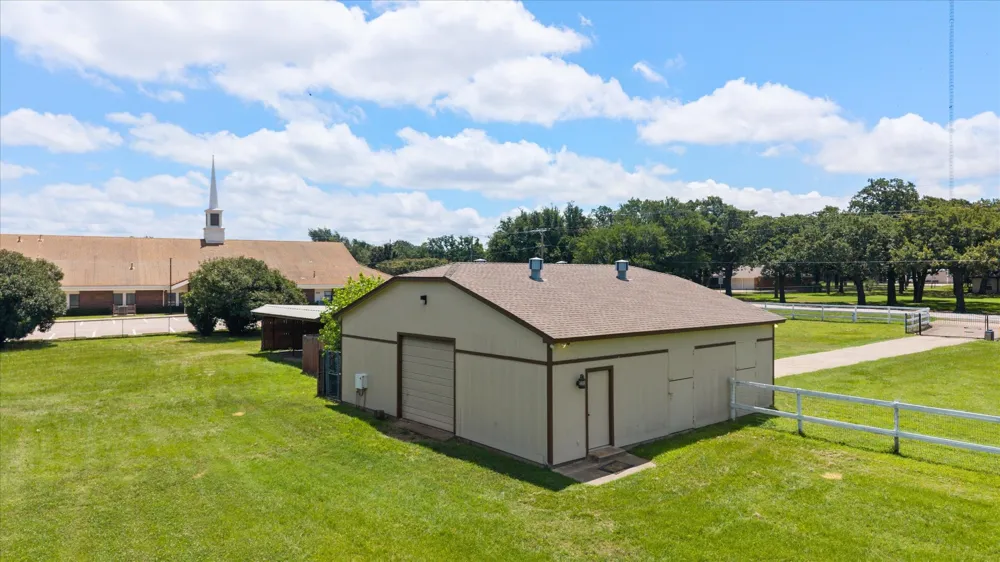 8111 Russell Curry Road Arlington, TX 76001