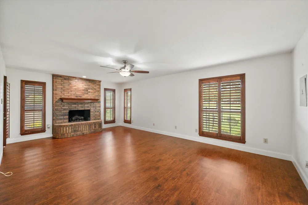 8111 Russell Curry Road Arlington, TX 76001