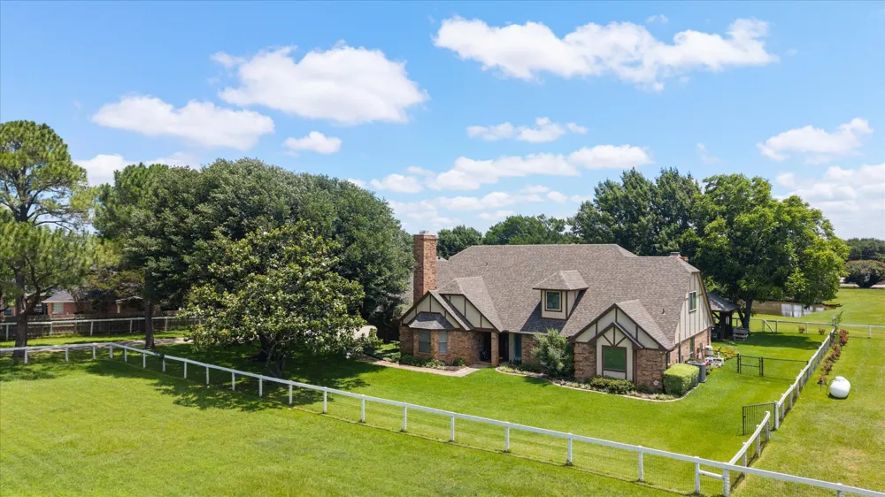 8111 Russell Curry Road Arlington, TX 76001