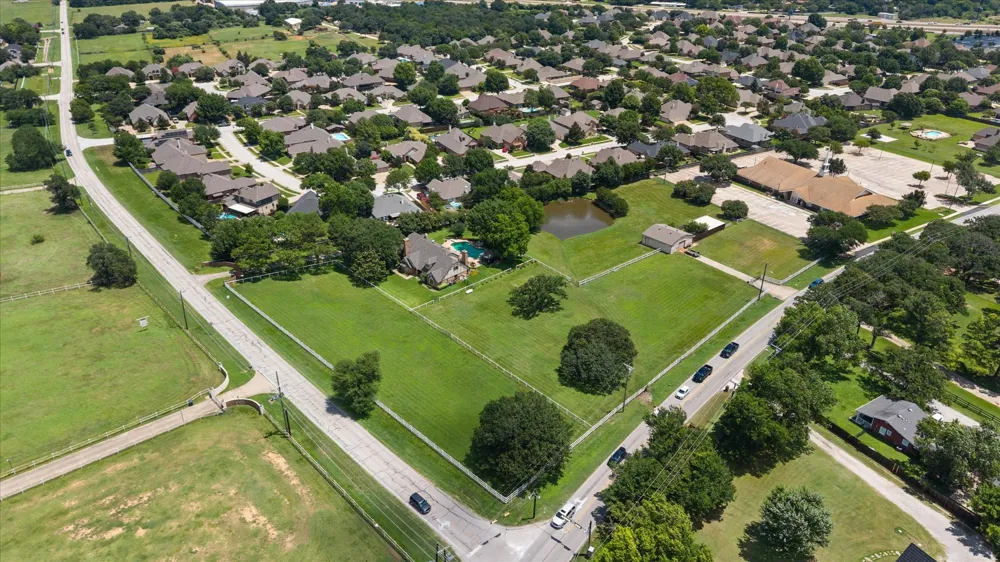 8111 Russell Curry Road Arlington, TX 76001