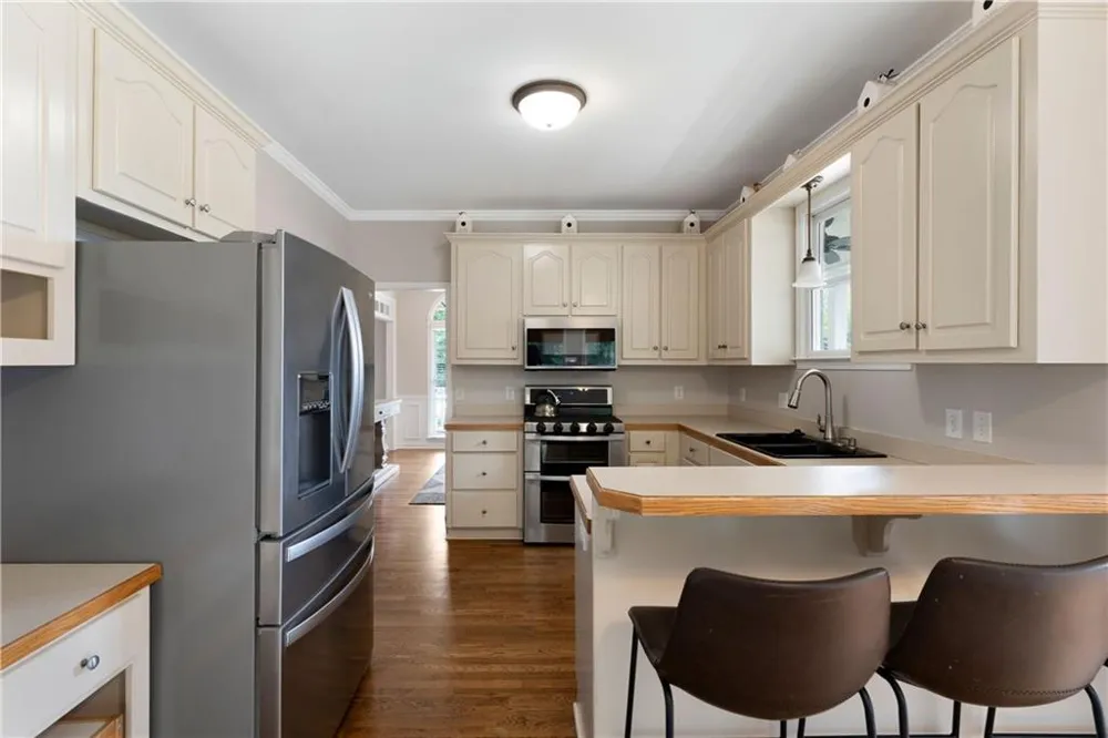 17 Lowry Way Euharlee, GA 30145