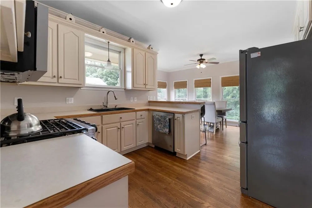 17 Lowry Way Euharlee, GA 30145