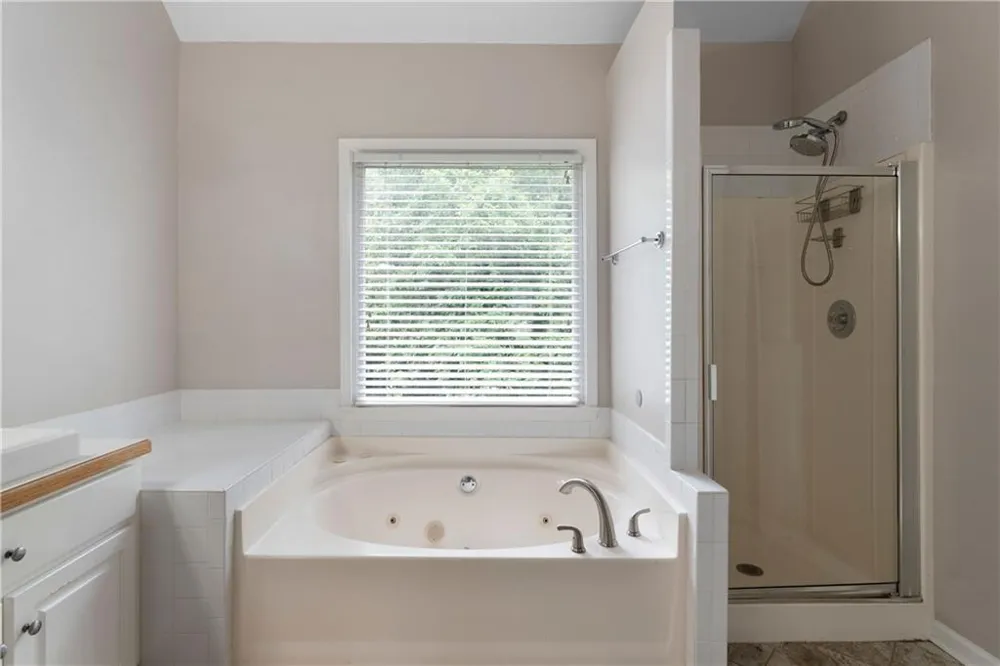 17 Lowry Way Euharlee, GA 30145