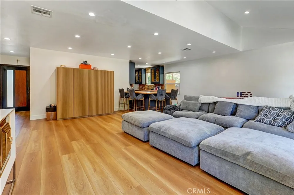20355 Mobile Winnetka, CA 91306