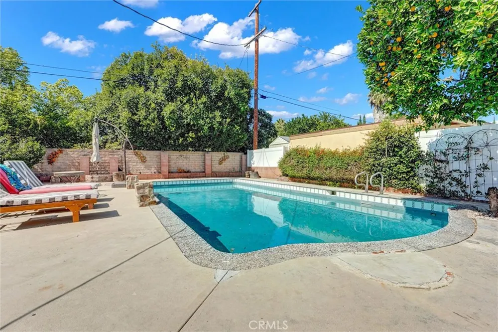 20355 Mobile Winnetka, CA 91306