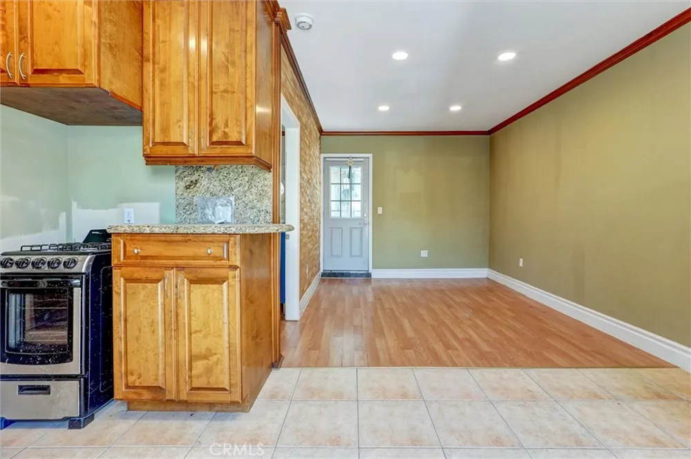 20355 Mobile Winnetka, CA 91306