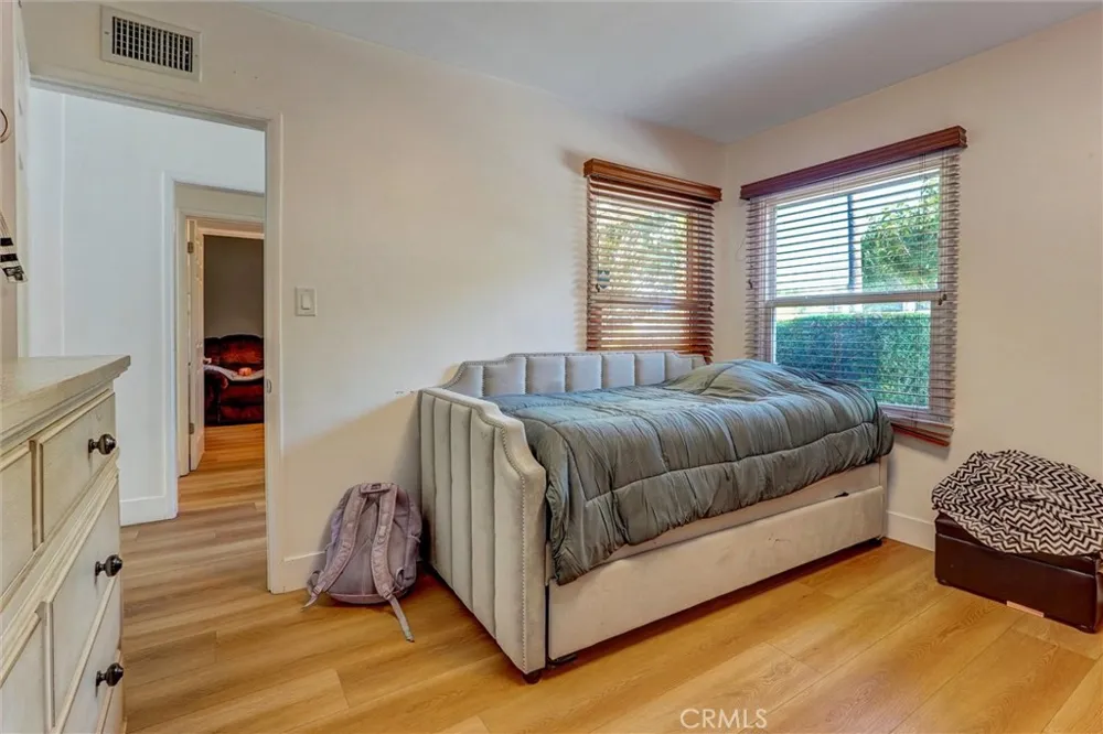 20355 Mobile Winnetka, CA 91306