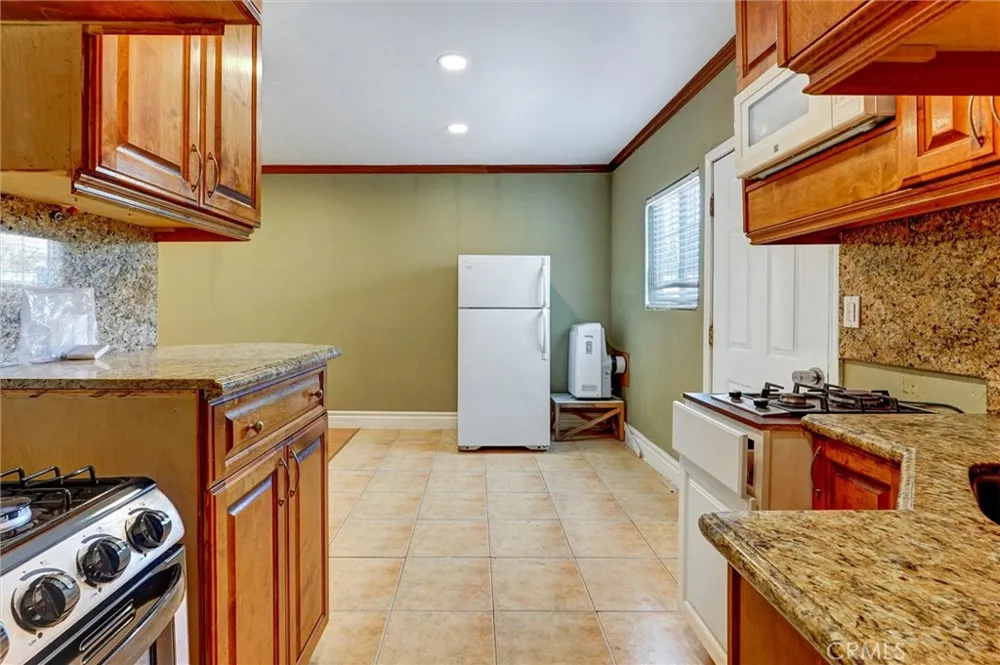 20355 Mobile Winnetka, CA 91306