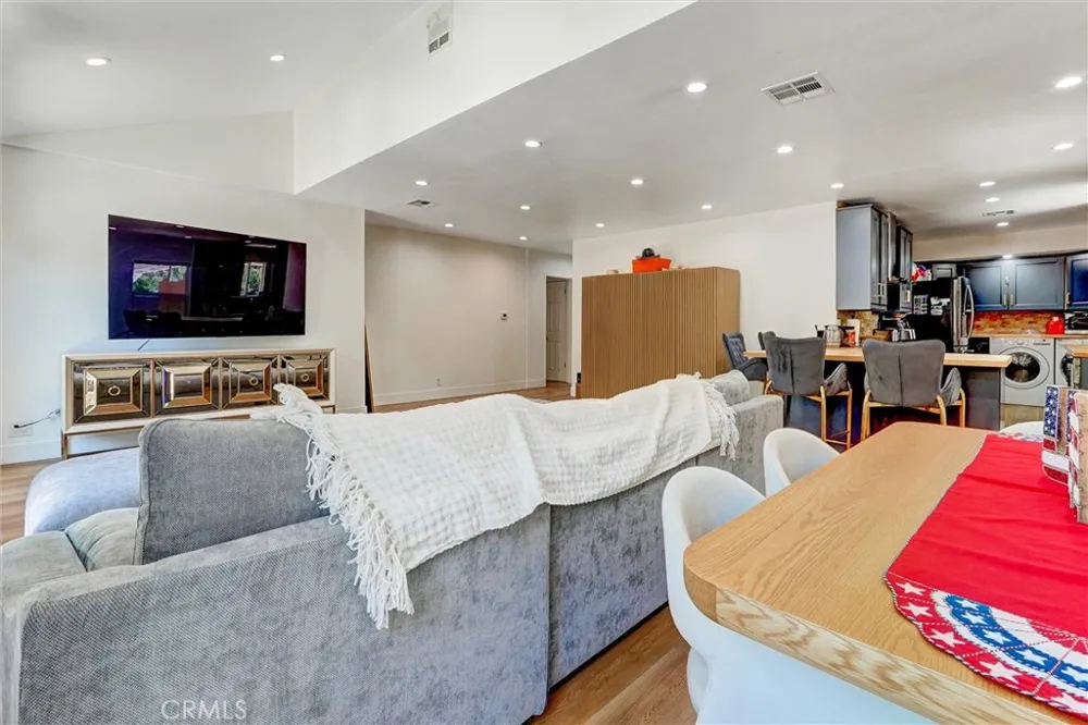 20355 Mobile Winnetka, CA 91306
