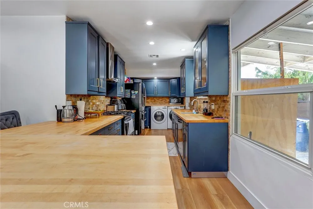20355 Mobile Winnetka, CA 91306