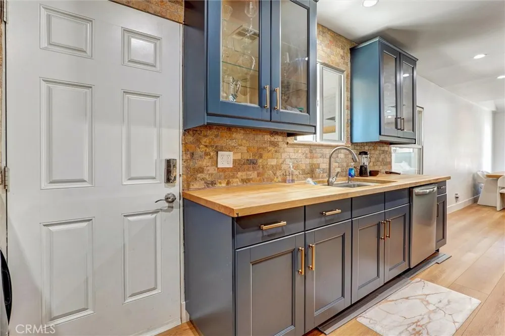 20355 Mobile Winnetka, CA 91306