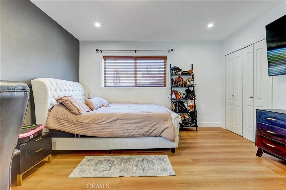 20355 Mobile Winnetka, CA 91306