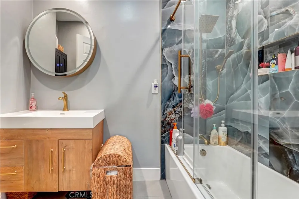20355 Mobile Winnetka, CA 91306