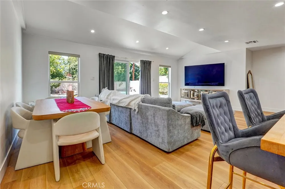 20355 Mobile Winnetka, CA 91306